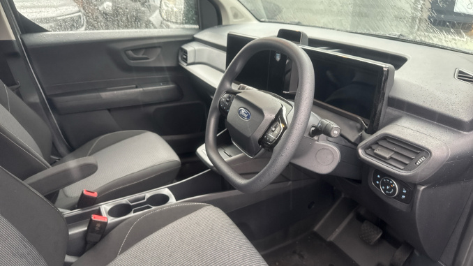Ford Transit Courier E-Transit Courier 100kW 43kWh Trend Van Auto - Image 16